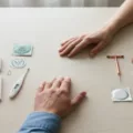 Contraception : Le Guide Ultime pour Maîtriser votre Fertilité (Méthodes Naturelles et Médicales) !